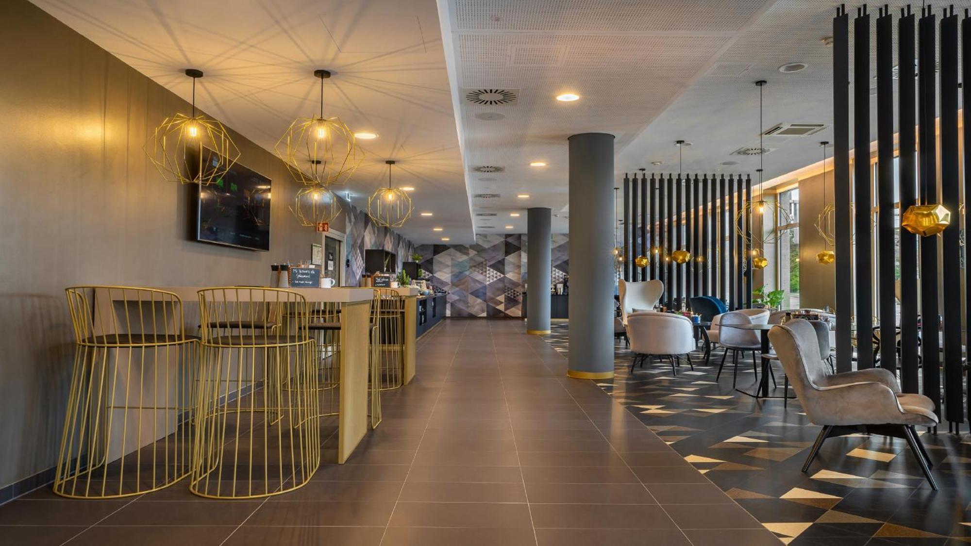 Holiday Inn - The Niu, Ridge Halle Central Station By Ihg Exterior foto