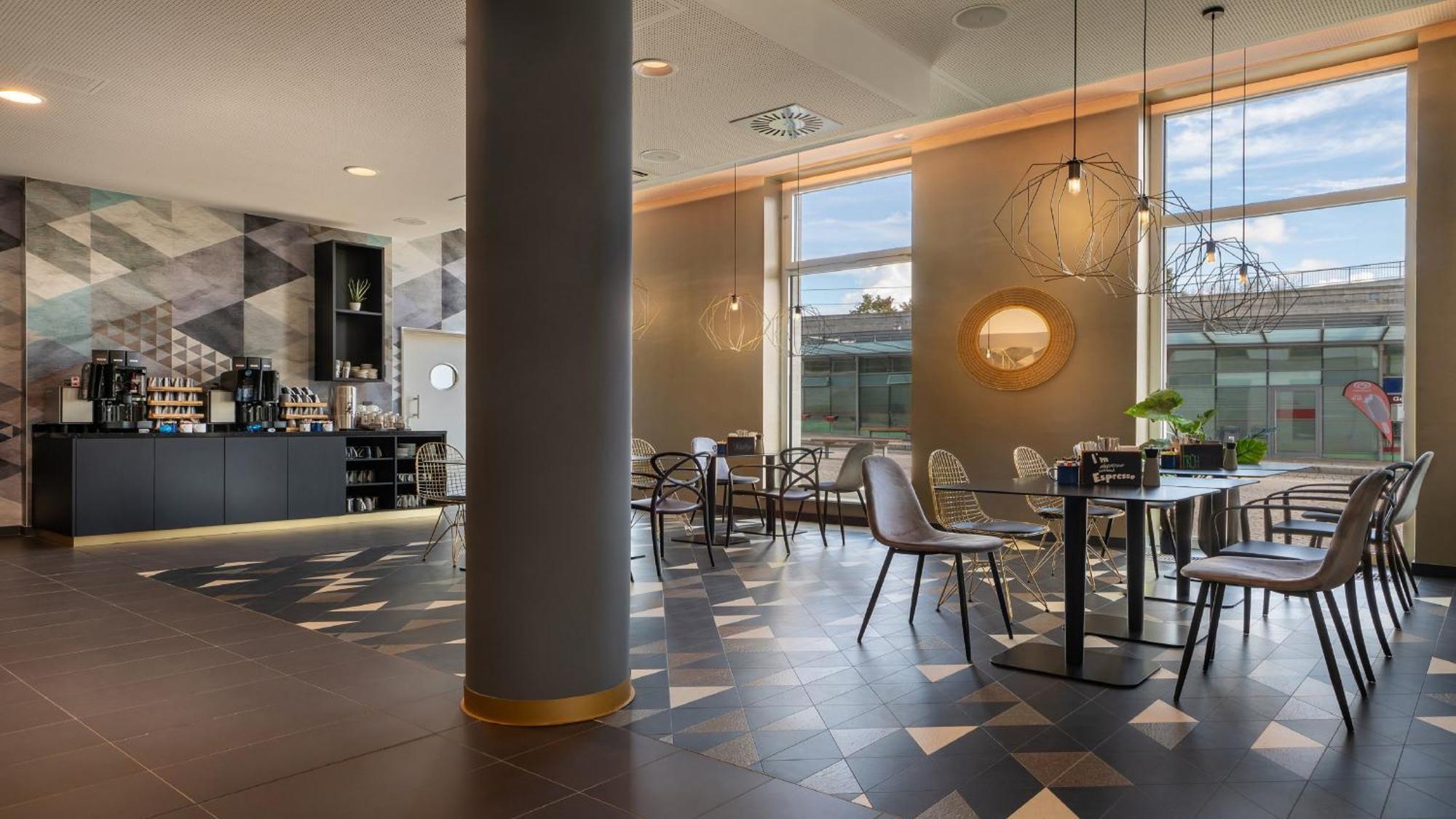 Holiday Inn - The Niu, Ridge Halle Central Station By Ihg Exterior foto